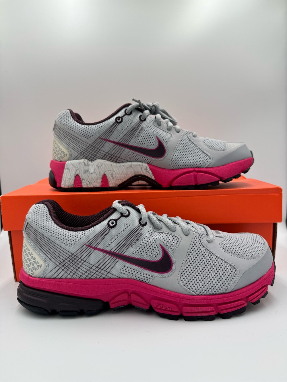 Women’s Nike Zoom Structure+ 15, size 8.5, Gray & Pink, 472506-056